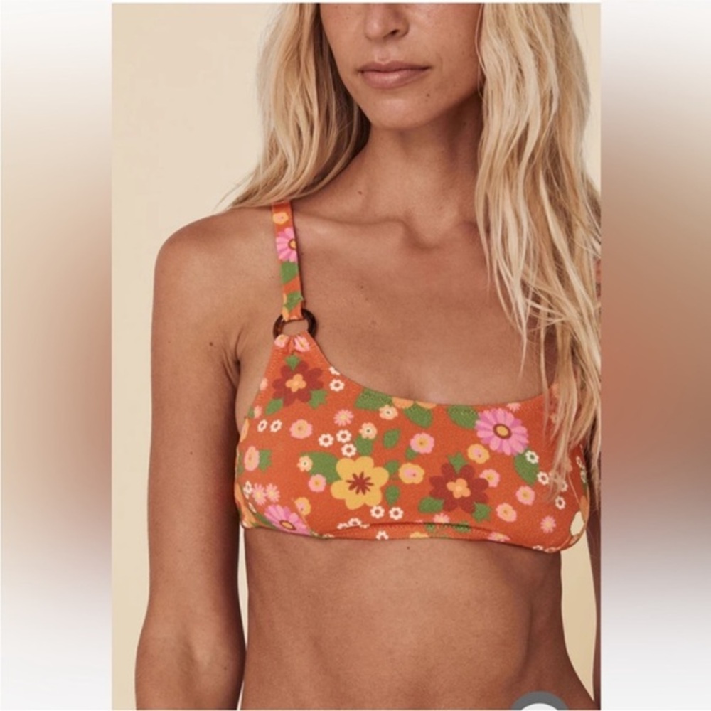 NWT Spell Pomelia Ring Scoop Top in Retro Vibrant Floral Bikini in Orange Red